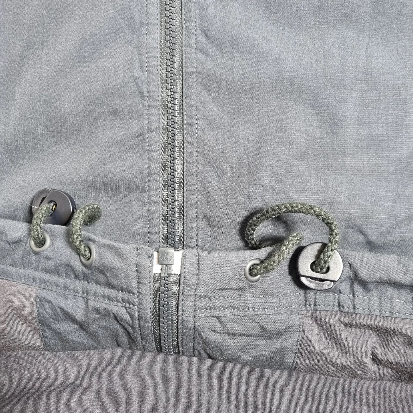 Adidas Grey Minimalist Windbreaker – Vintage 2000s Lightweight Jacket