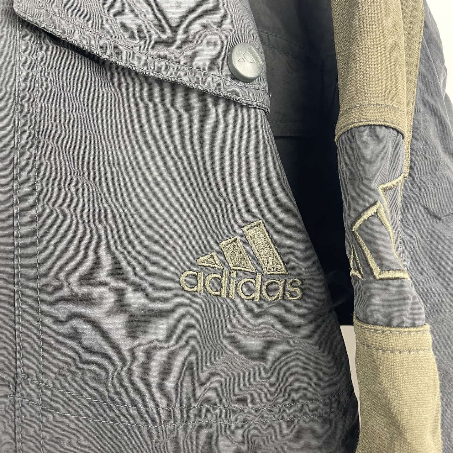 2000s Adidas Utility-Jacke Schwarz/Olive (M)