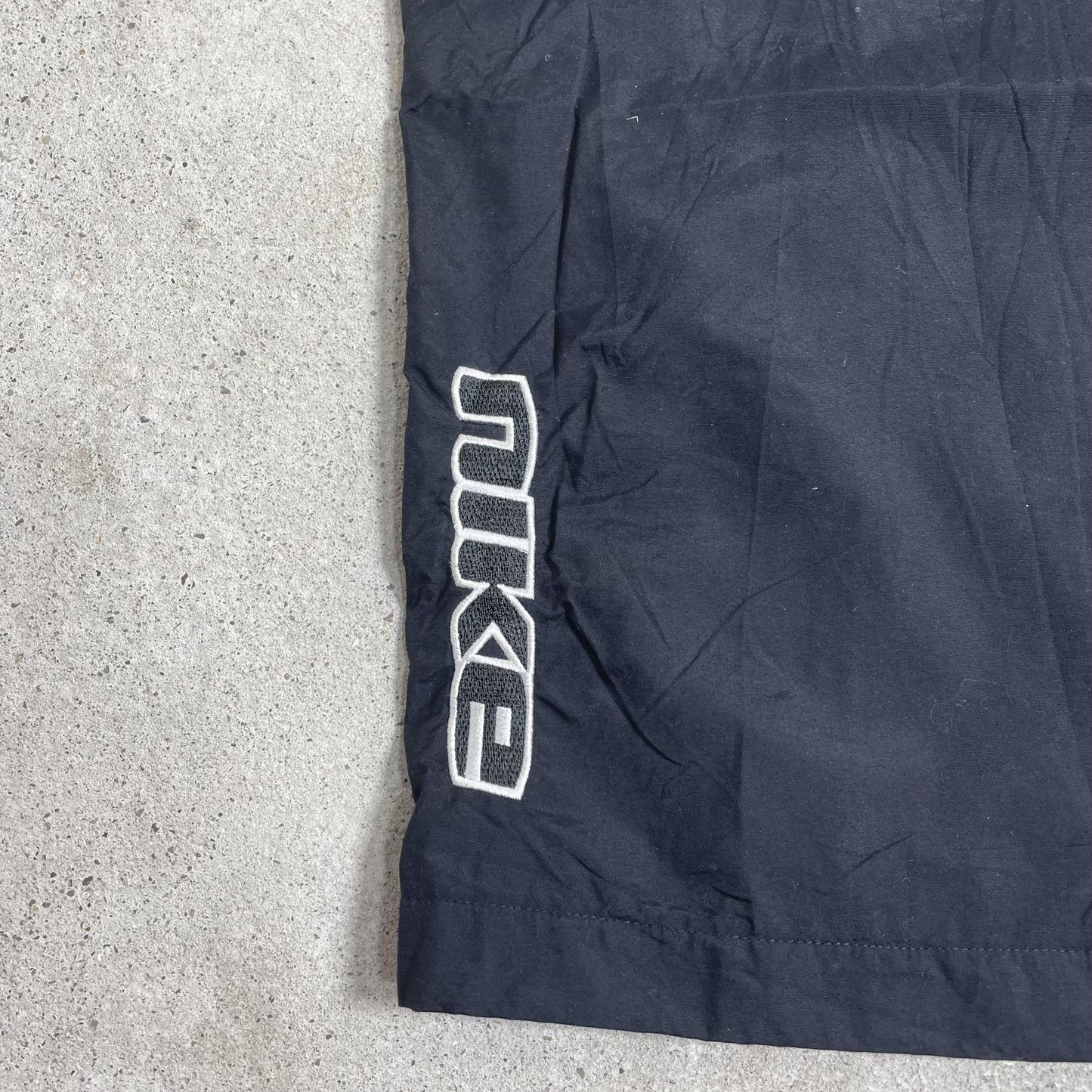 2000s Nike Trackpants Schwarz mit Logo-Print (L)