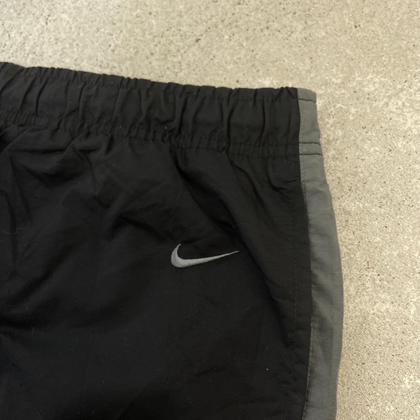2000s Nike Trackpants Schwarz mit Logo-Print (L)