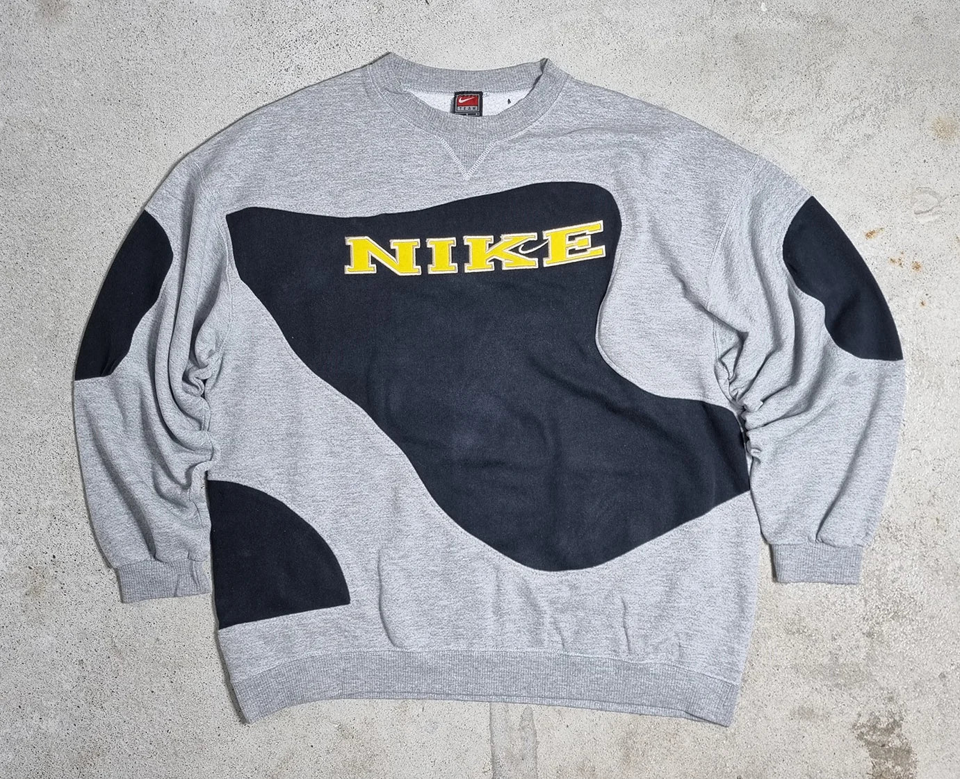 90s Nike Team Sweatshirt Grey Black Yellow (L)