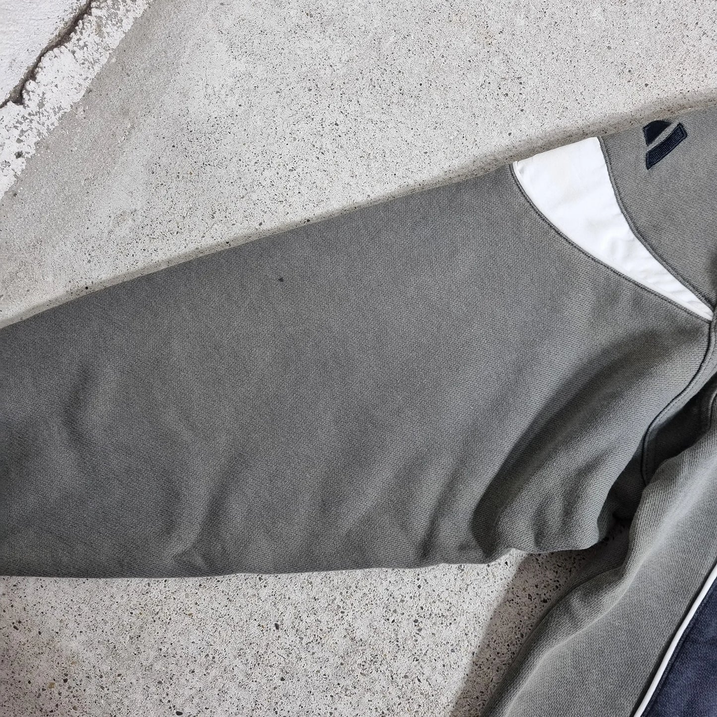 90s adidas Crewneck Sweatshirt Grey Navy 3-Stripes (XL)