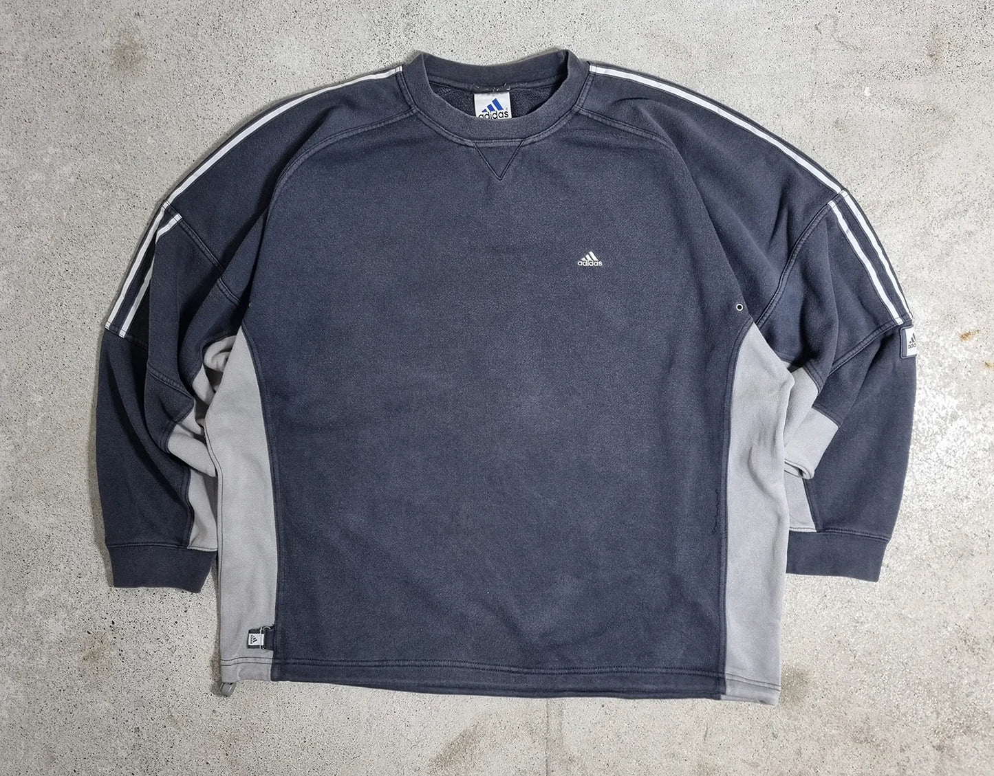 00s adidas Grey Two-Tone 3-Stripes Crewneck Sweatshirt (XL)