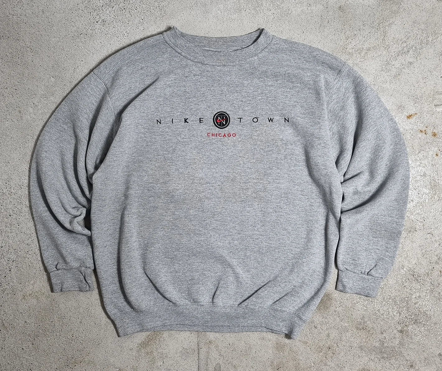 90s NikeTown Chicago Grey Crewneck Sweatshirt (M)