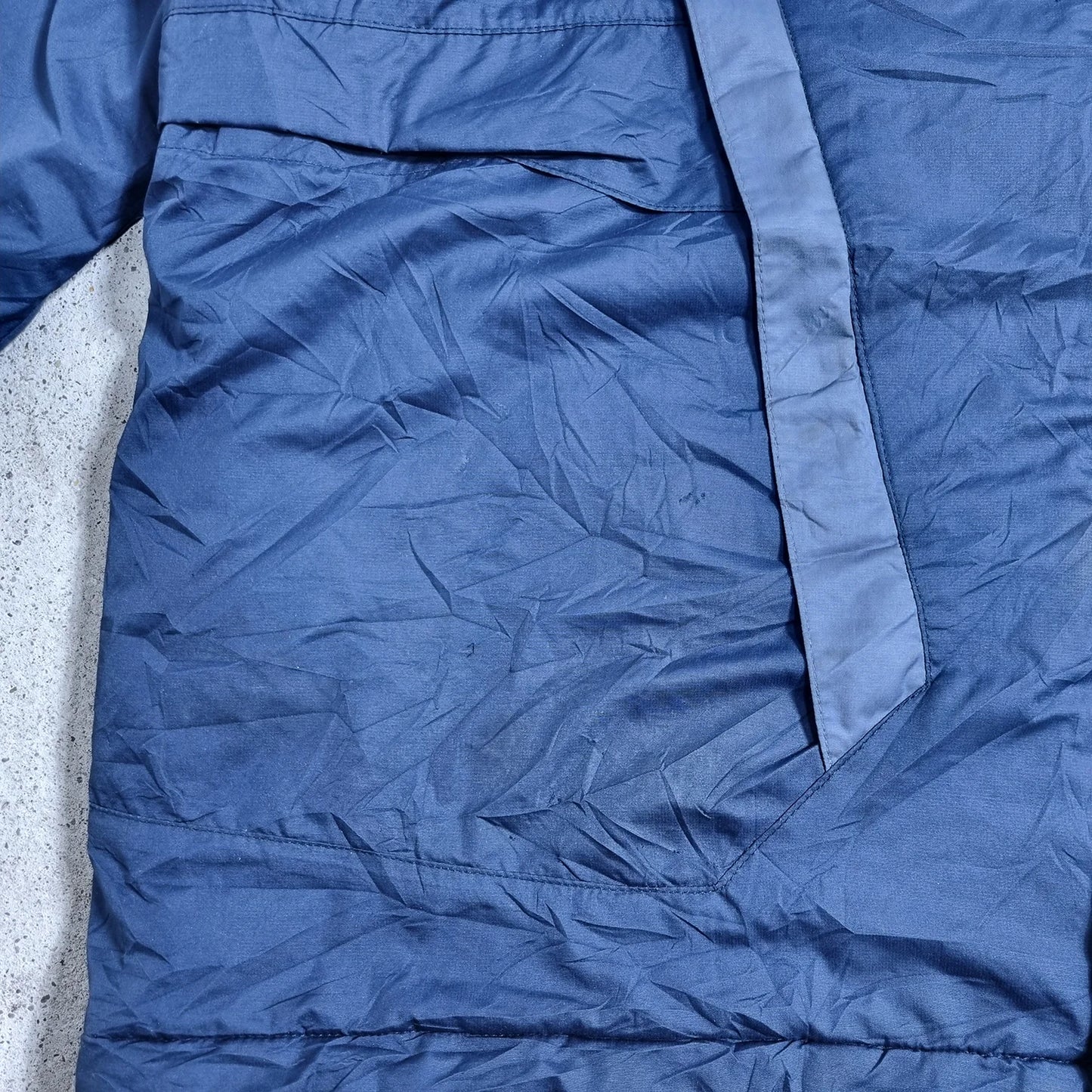 Nike Navy Blue Outdoor Tech Jacket – Vintage 2000s Windbreaker with Hidden Hood