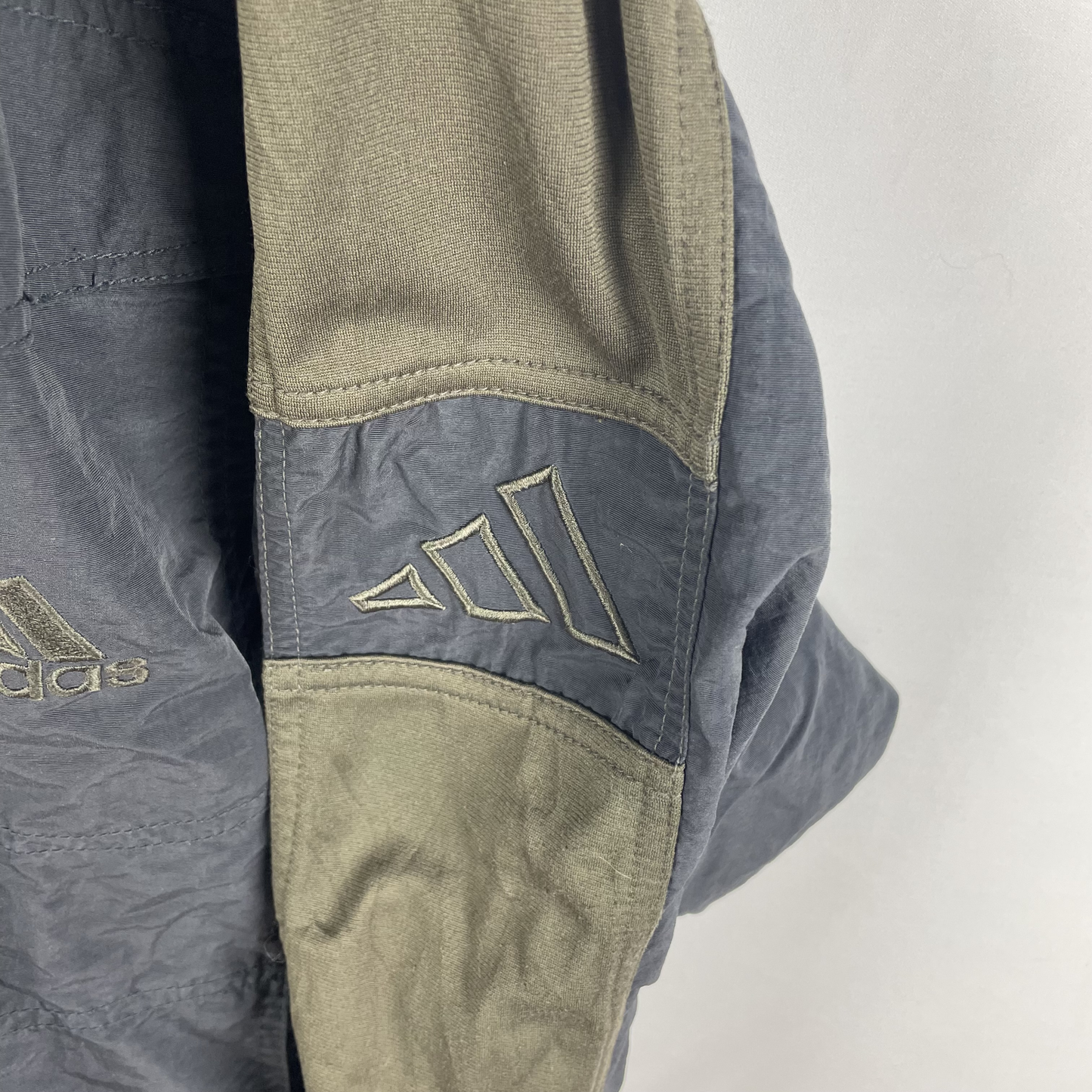 2000s Adidas Utility-Jacke Schwarz/Olive (M)