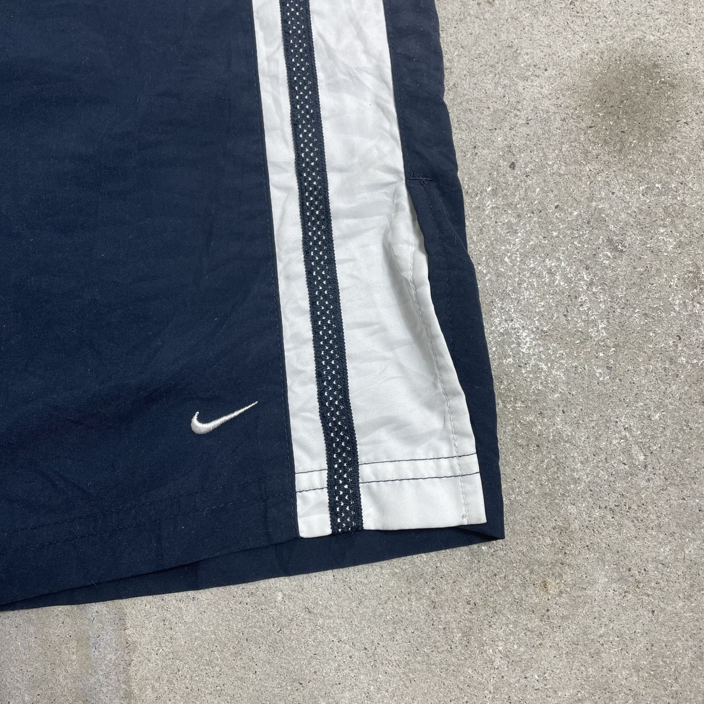 2000s Nike Trainingshose Dunkelblau mit weißen Streifen (M)