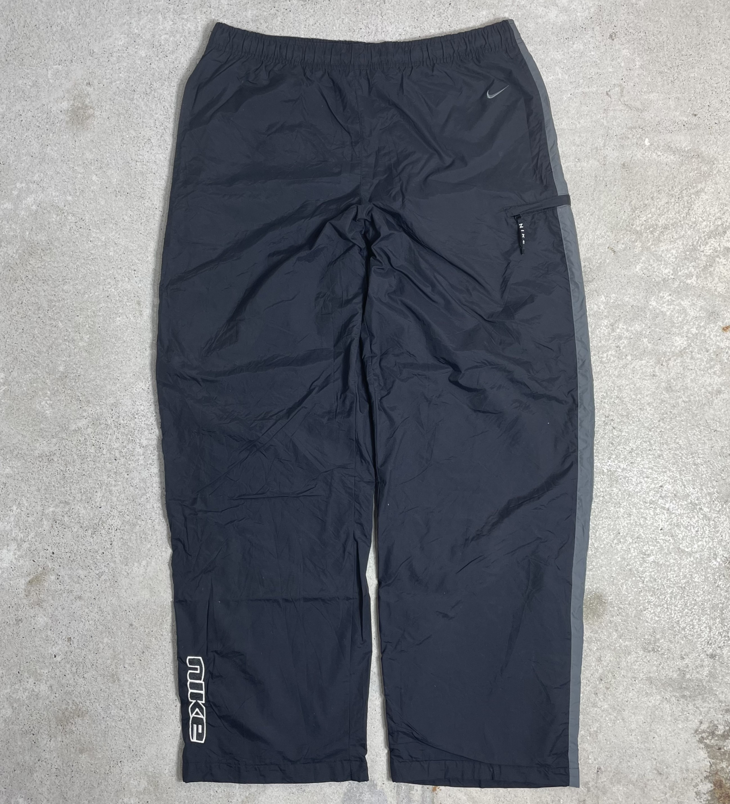 2000s Nike Trackpants Schwarz mit Logo-Print (L)